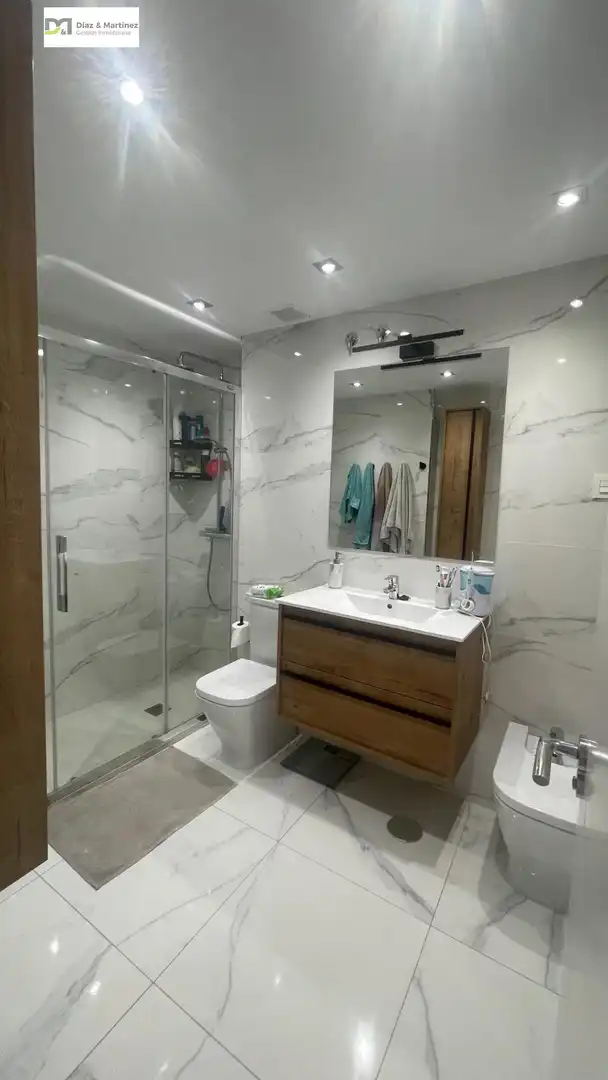 Baño de Dúplex en venta en León Capital  con Calefacción y Parquet