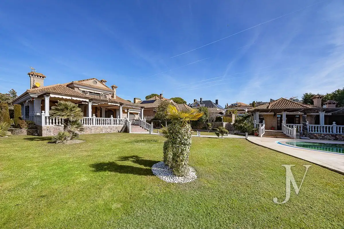 Jardín de Casa o chalet en venta en El Casar con Aire acondicionado, Calefacción y Jardín privado