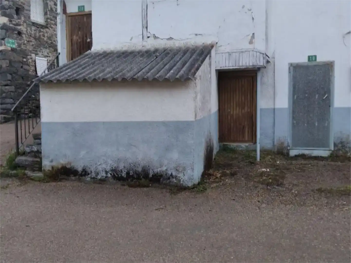 Vista exterior de Casa adosada en venda en Murias de Paredes amb Traster