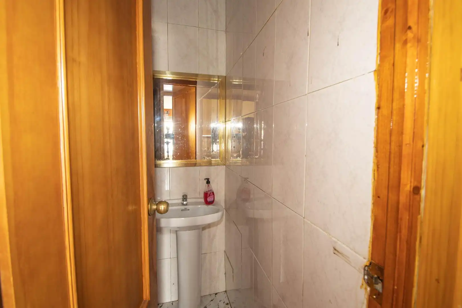 Bathroom of Commercial properties for rent in Granada