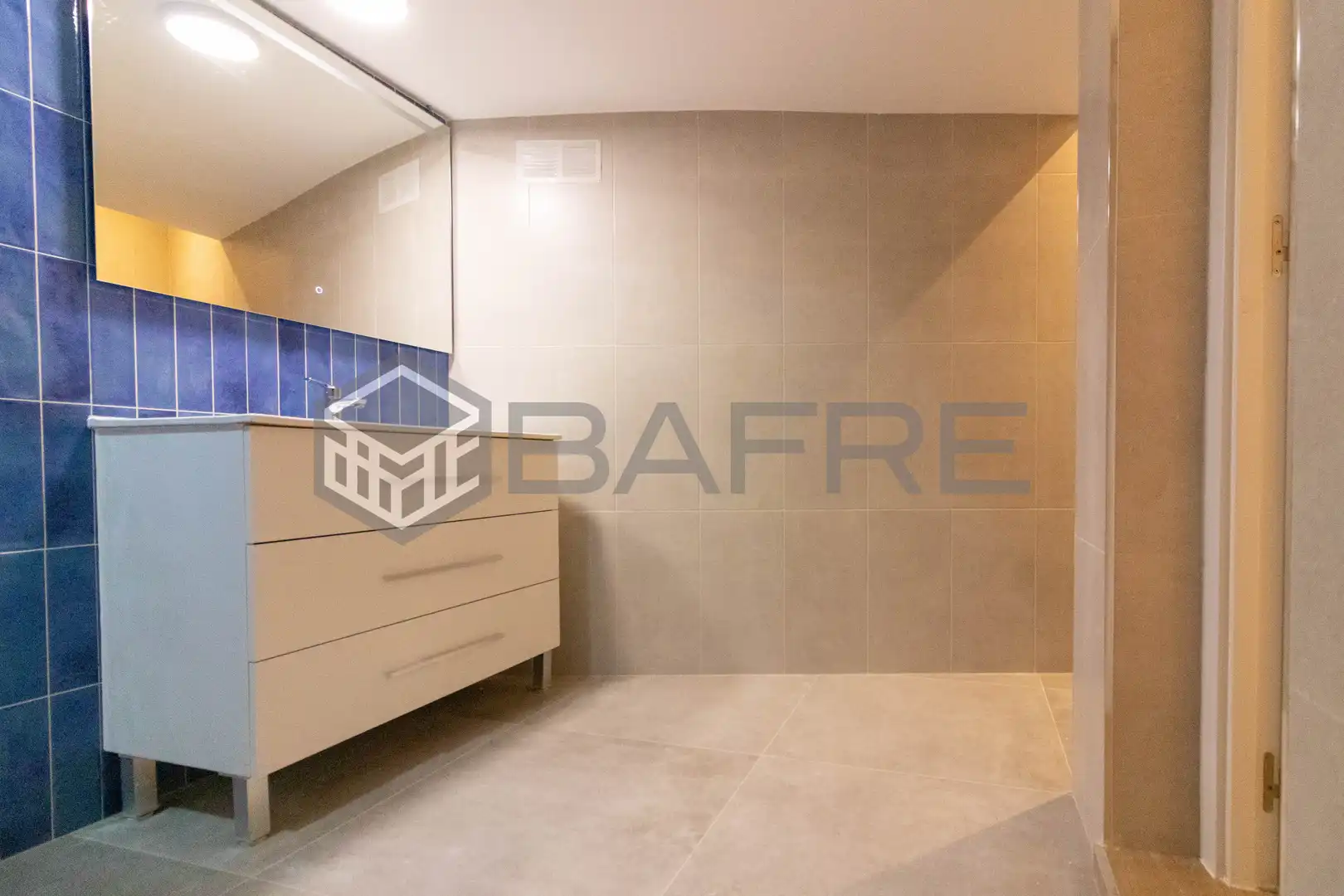 Badezimmer von Wohnung zum Verkauf in Madrid mit Klimaanlage und Heizung