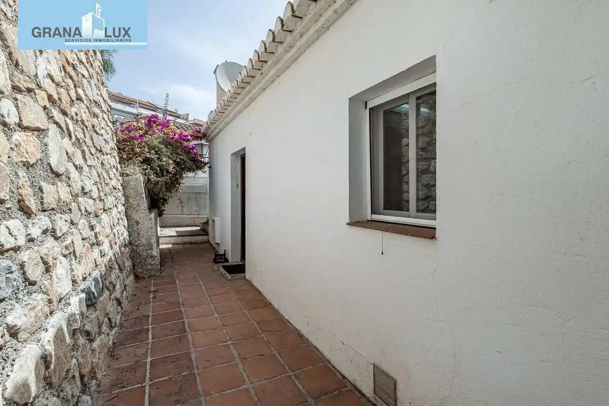 Vista exterior de Casa o xalet en venda en Almuñécar amb Terrassa