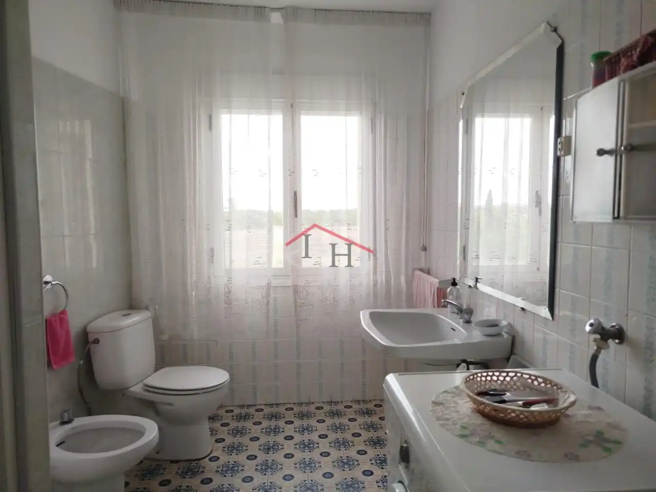 Bany de Casa o xalet en venda en León Capital  amb Calefacció, Terrassa i Balcó