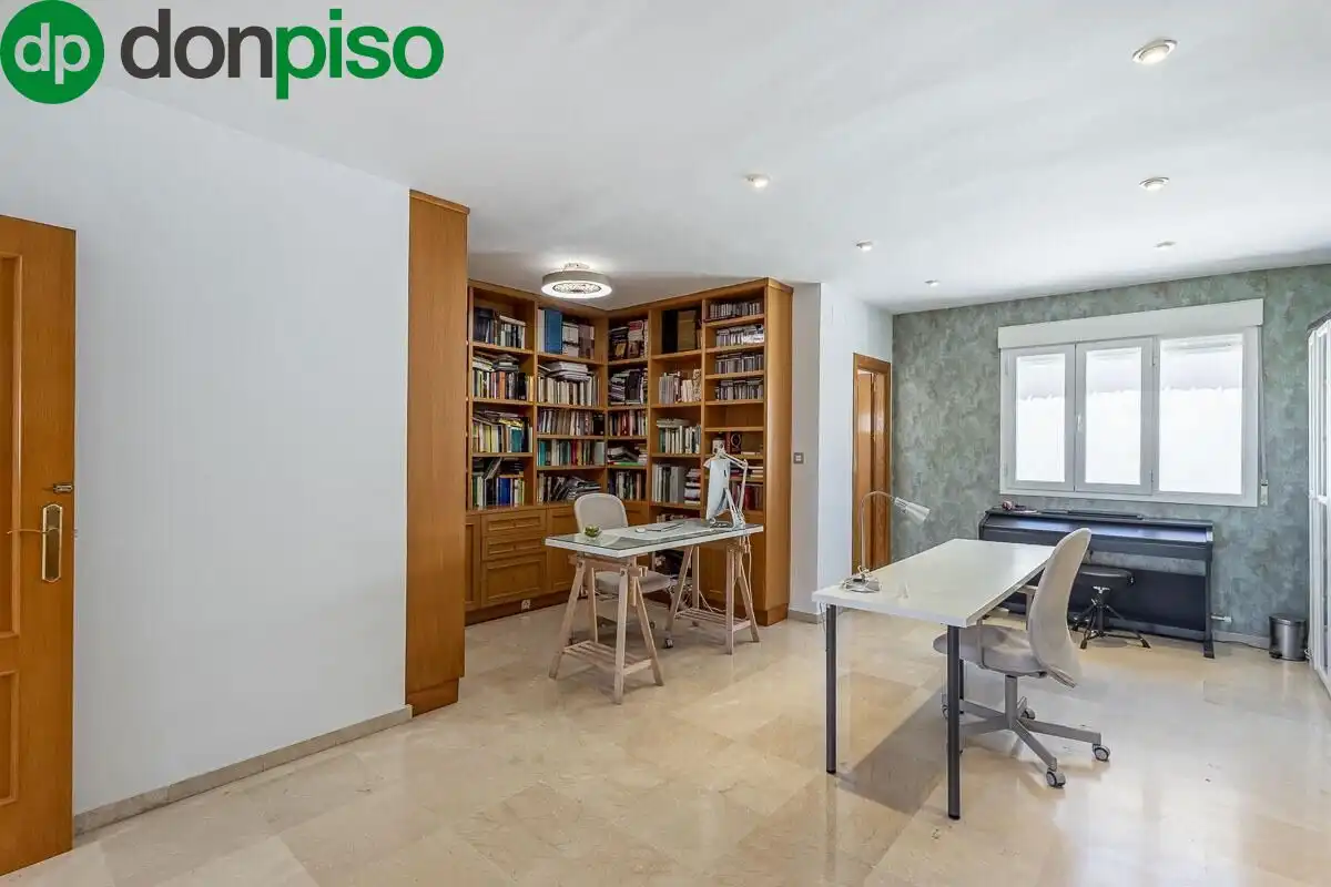 Houses for sale in Calle BADEN POWELL, 13, Barrio de Zaidín