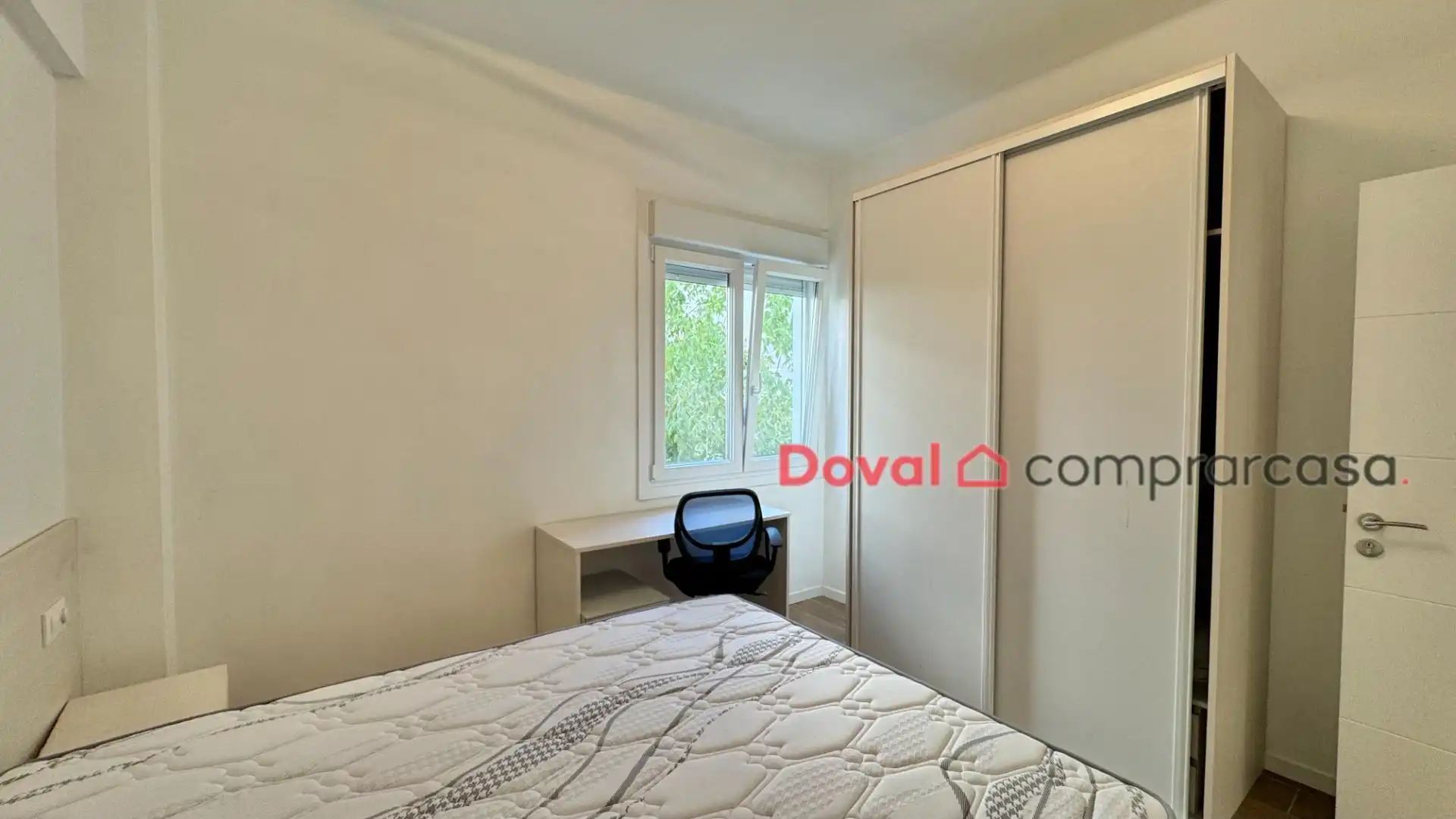 Habitación de Piso de alquiler en Vigo  con Calefacción y Amueblado