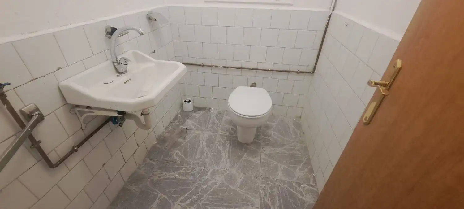 Baño de Local de alquiler en Huesca