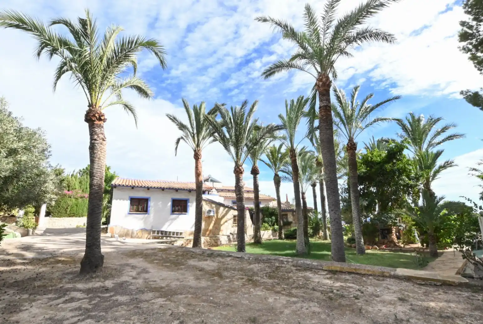Country homes for sale in Canuta