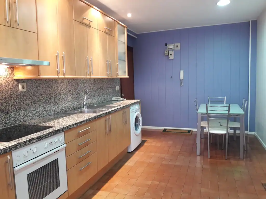 Cocina de Piso de alquiler en Oviedo  con Calefacción, Terraza y Amueblado