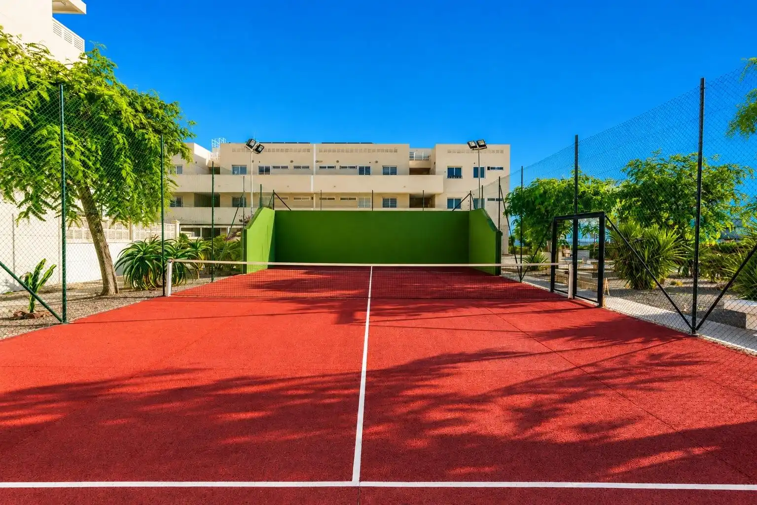 Terrassa de Pis de lloguer en Almería amb Aire condicionat, Calefacció i Jardí privat