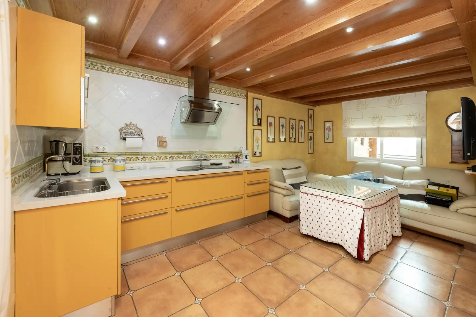 Cuina de Casa o xalet en venda en Granada amb Jardí privat, Terrassa i Piscina
