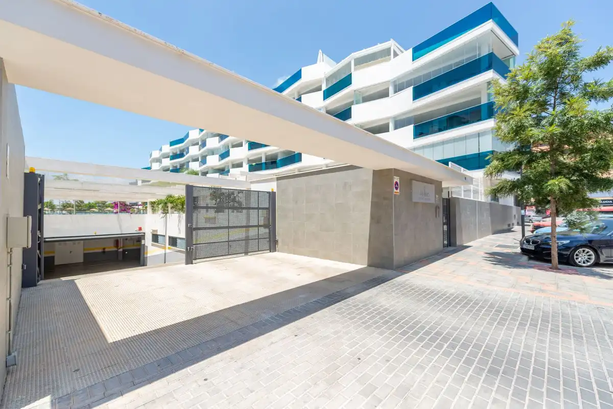 Vista exterior de Apartament en venda en Mijas amb Aire condicionat, Terrassa i Moblat