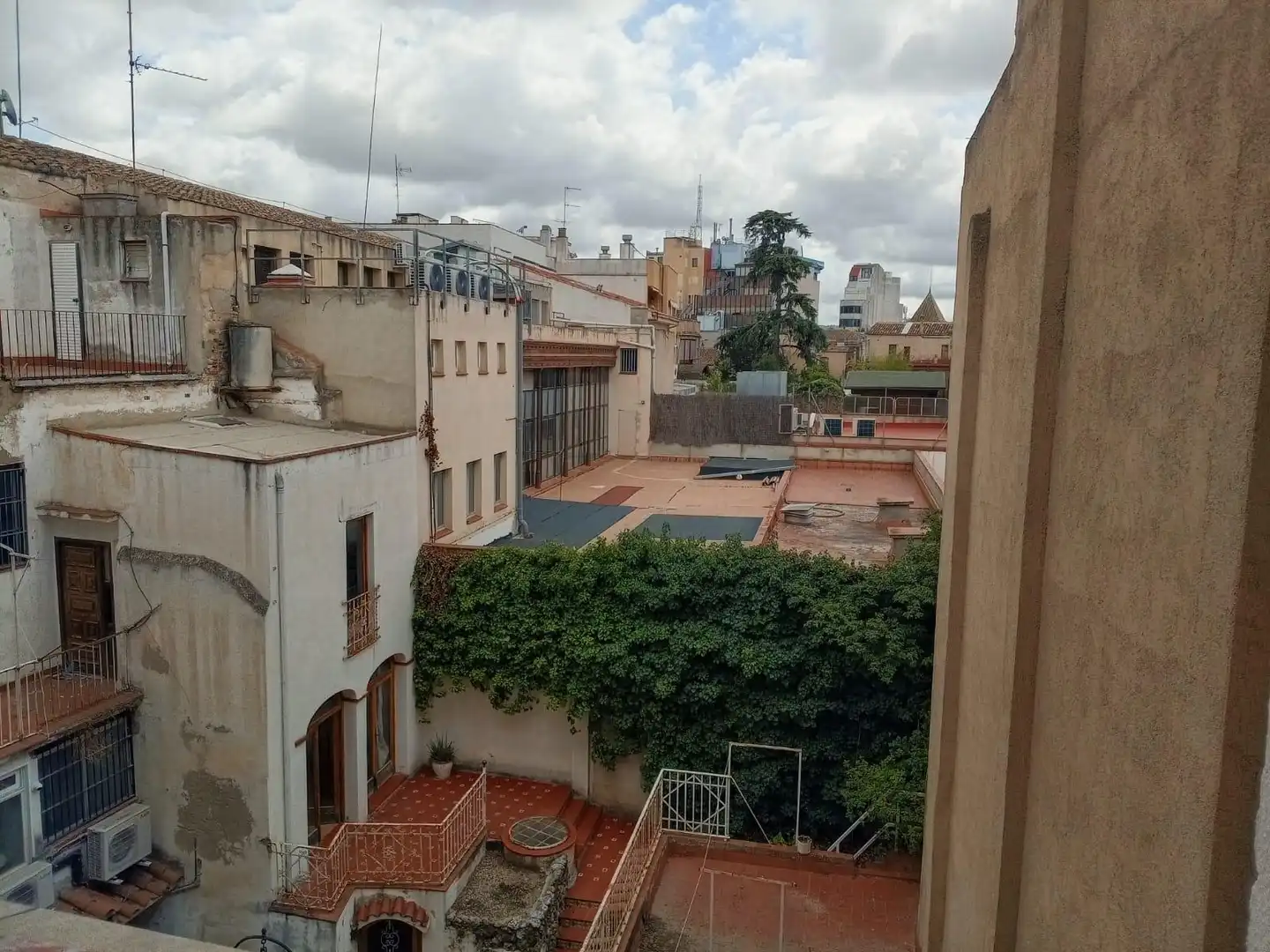 Vista exterior de Piso en venta en Vilafranca del Penedès con Parquet, Terraza y Balcón