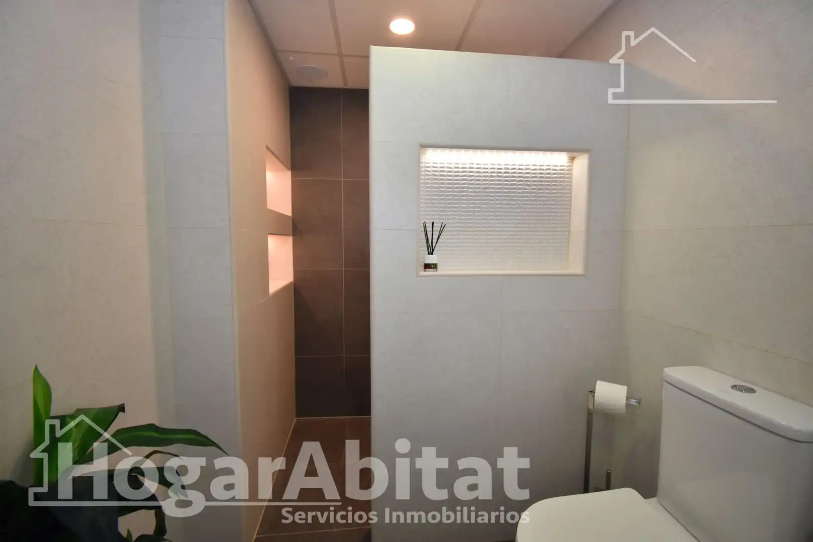 Bathroom of Attic for sale in Torrent  with Air Conditioner, Heating and Terrace