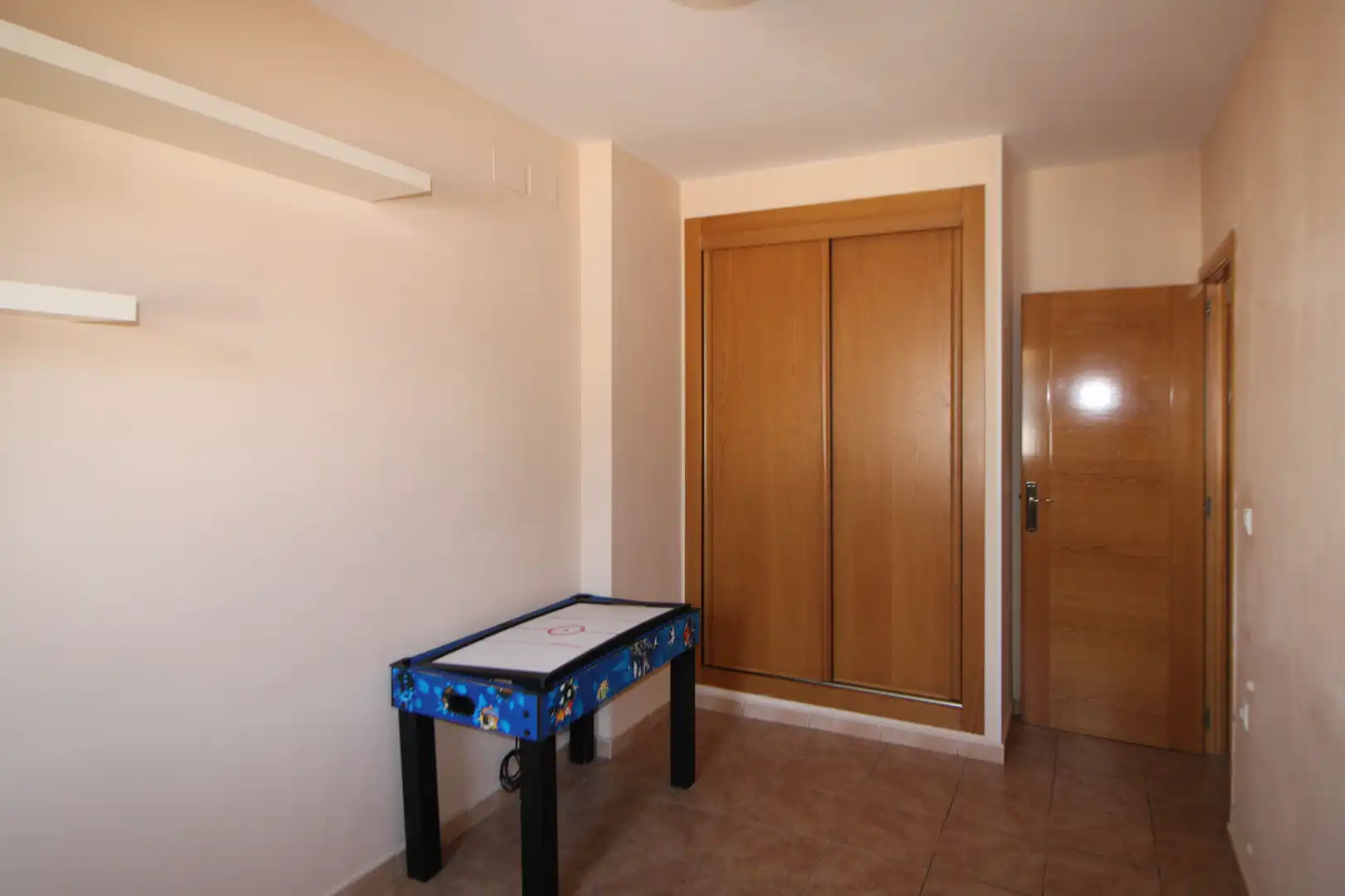 Schlafzimmer von Einfamilien-Reihenhaus zur Miete in Aljaraque mit Privatgarten, Abstellraum und Möbliert