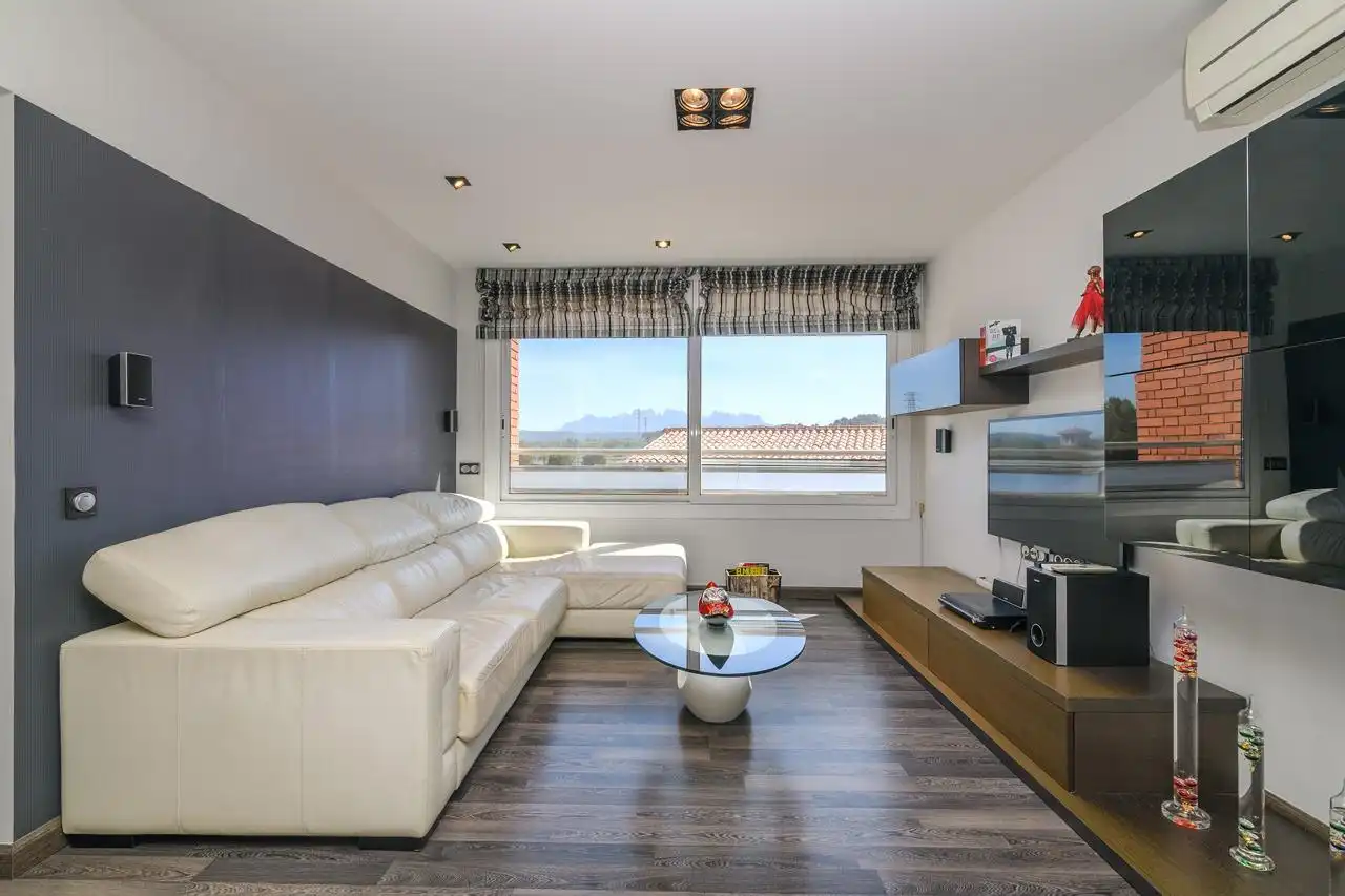 Sala d'estar de Casa o xalet en venda en Sant Joan de Vilatorrada amb Calefacció, Parquet i Terrassa