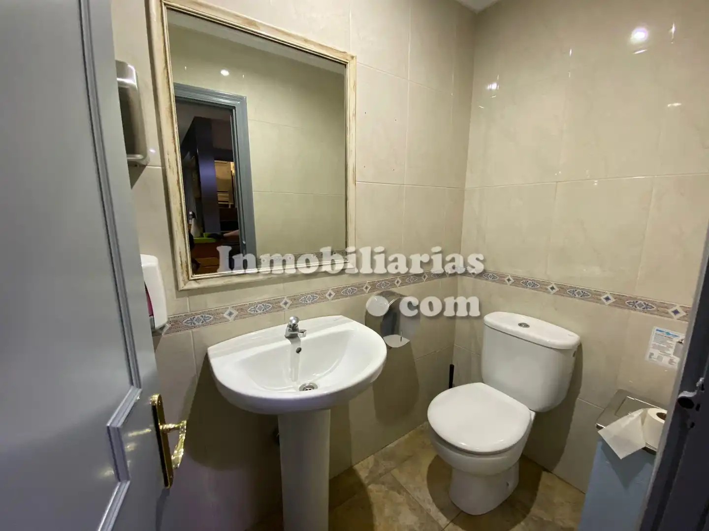 Bany de Local en venda en Muskiz amb Aire condicionat, Calefacció i Terrassa