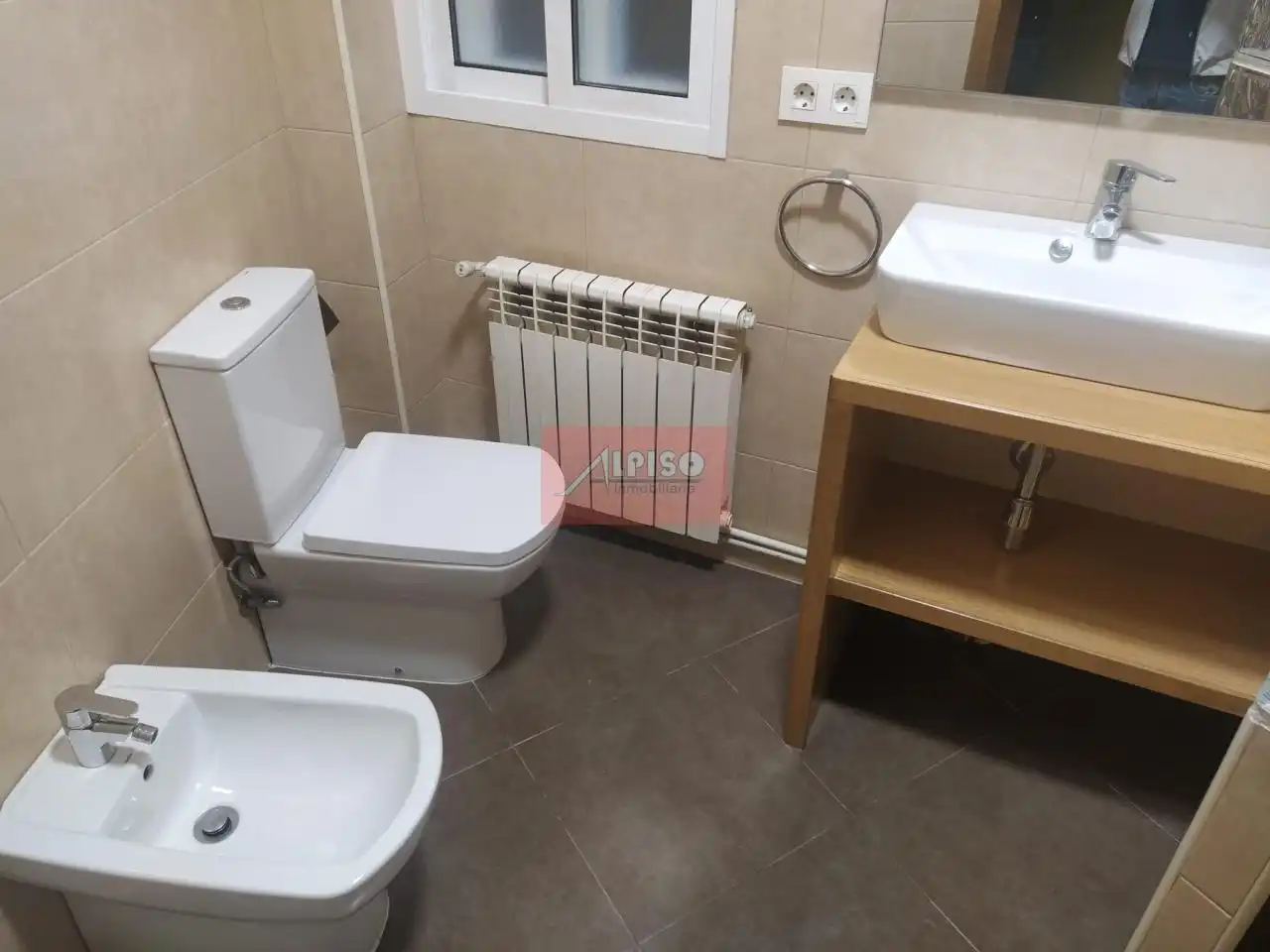 Baño de Apartamento de alquiler en Ourense Capital  con Calefacción y Parquet