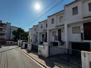 Casa adosada de alquiler en Els Munts