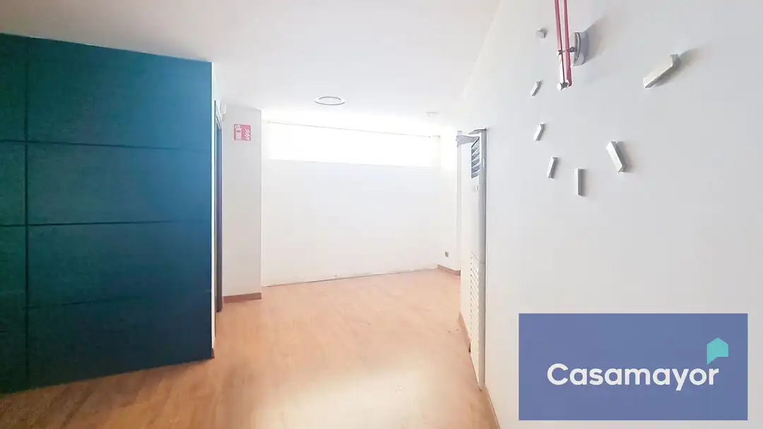 Oficina de lloguer en San Blas