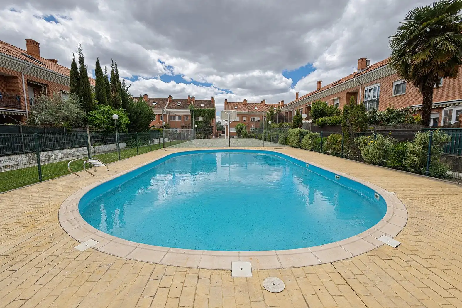 Piscina de Casa o xalet en venda en Valladolid amb Calefacció, Jardí privat i Parquet