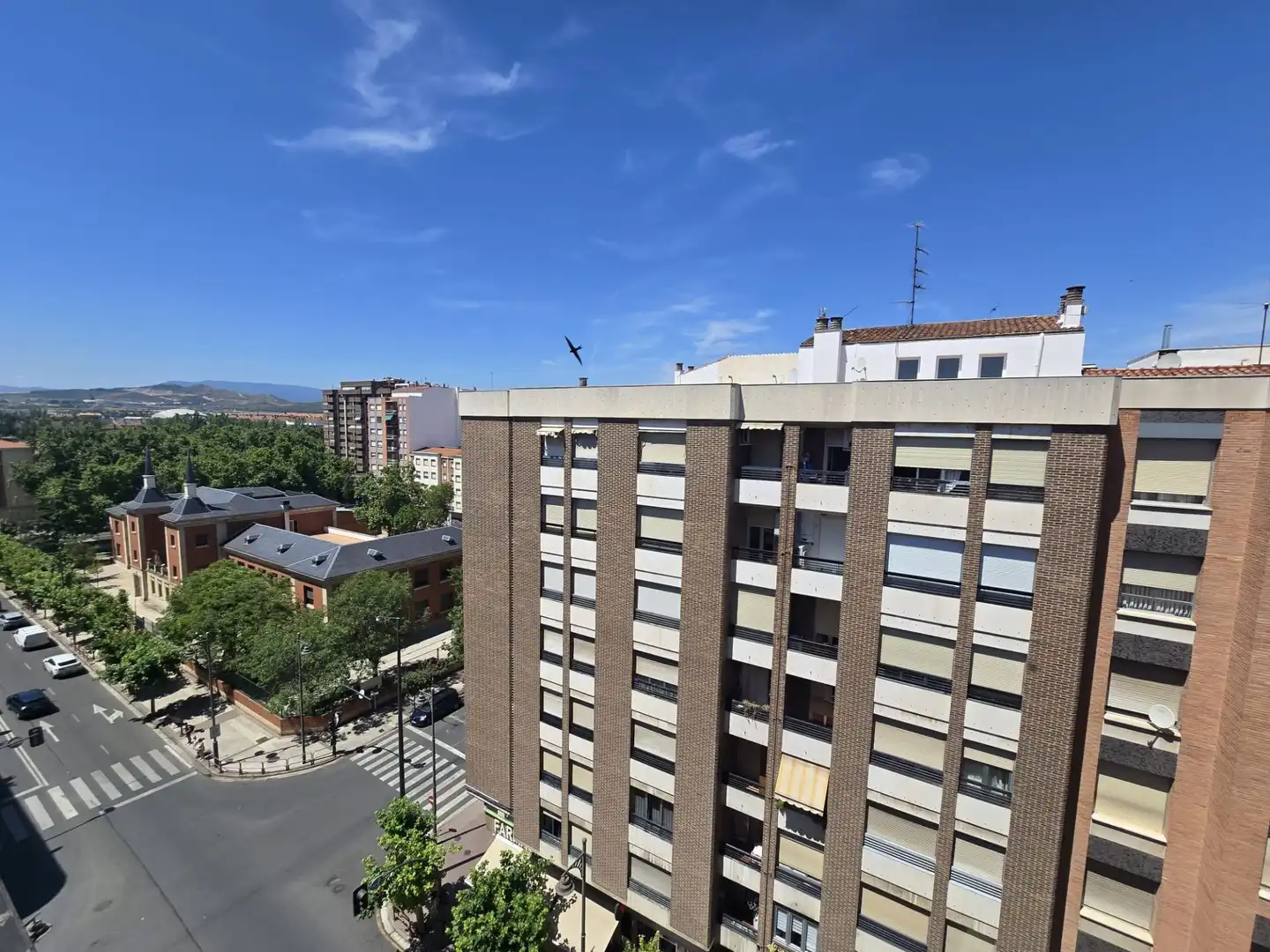 Vista exterior de Àtic en venda en  Logroño amb Aire condicionat, Calefacció i Terrassa