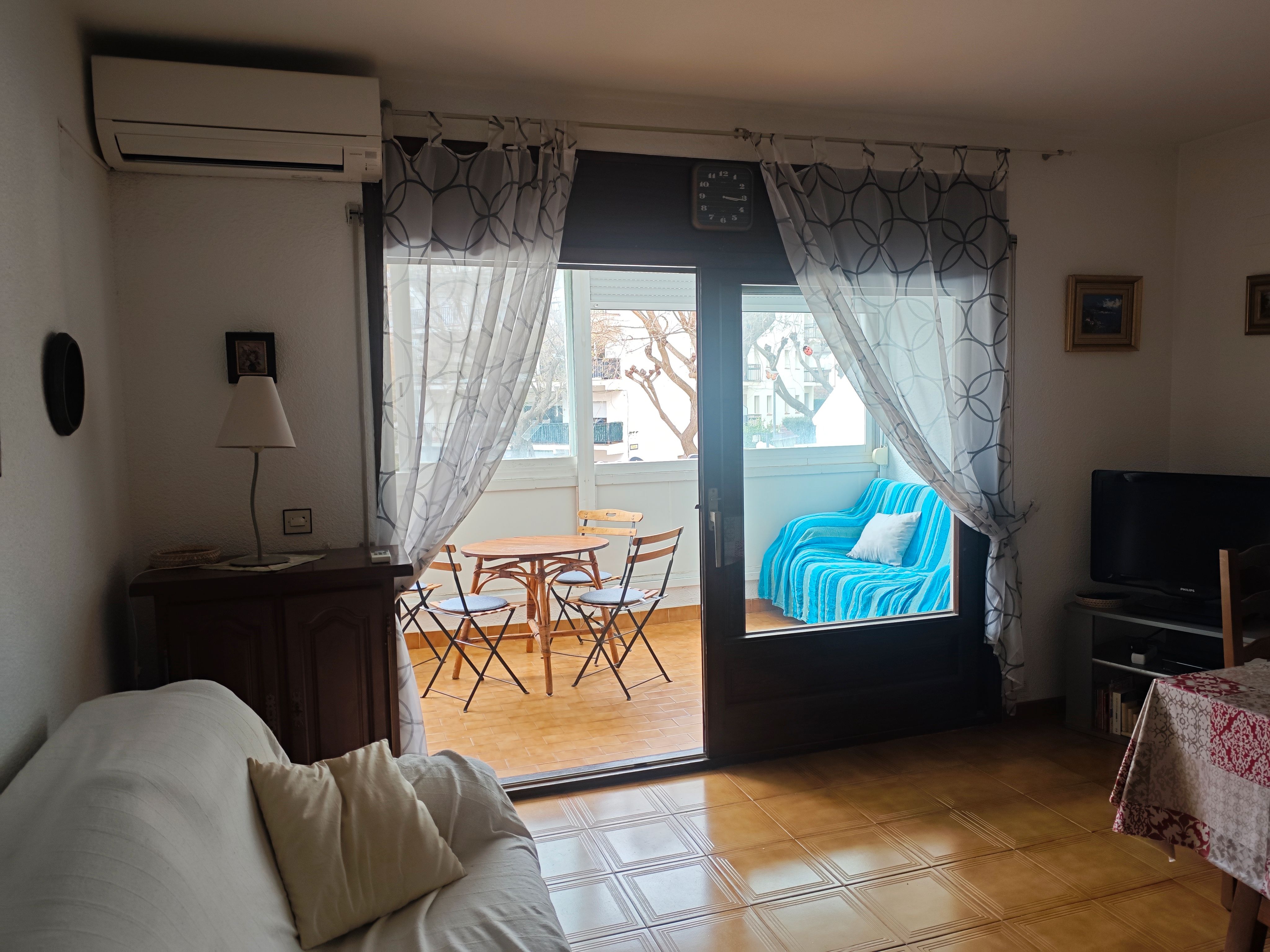 Wohnzimmer von Wohnungen zur Miete in Roses mit Klimaanlage und Möbliert