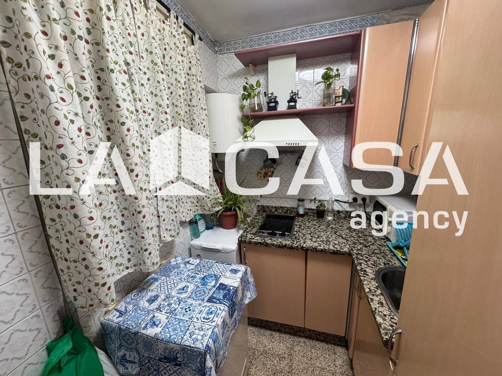 Kitchen of Flat for sale in  Sevilla Capital  with Air Conditioner and Terrace