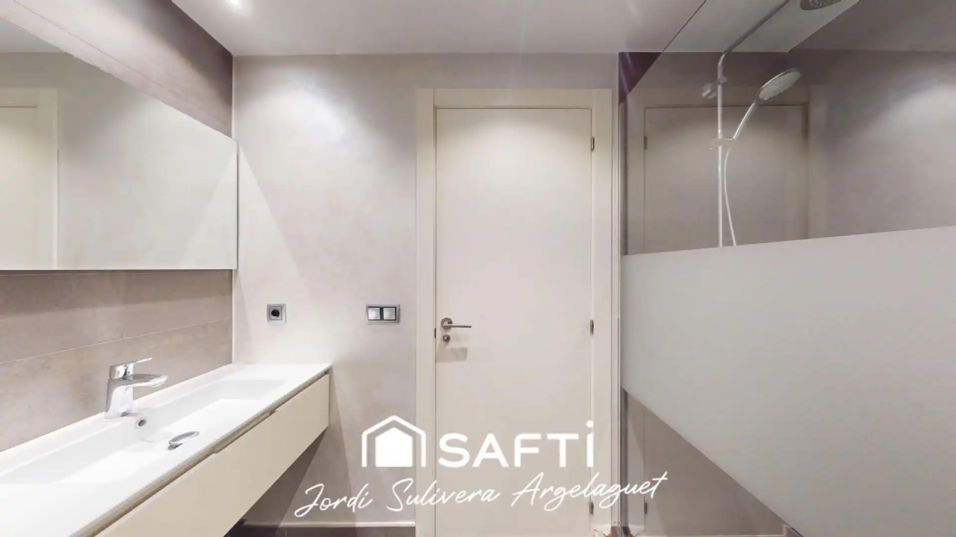 Baño de Piso en venta en Girona con Aire acondicionado, Calefacción y Terraza