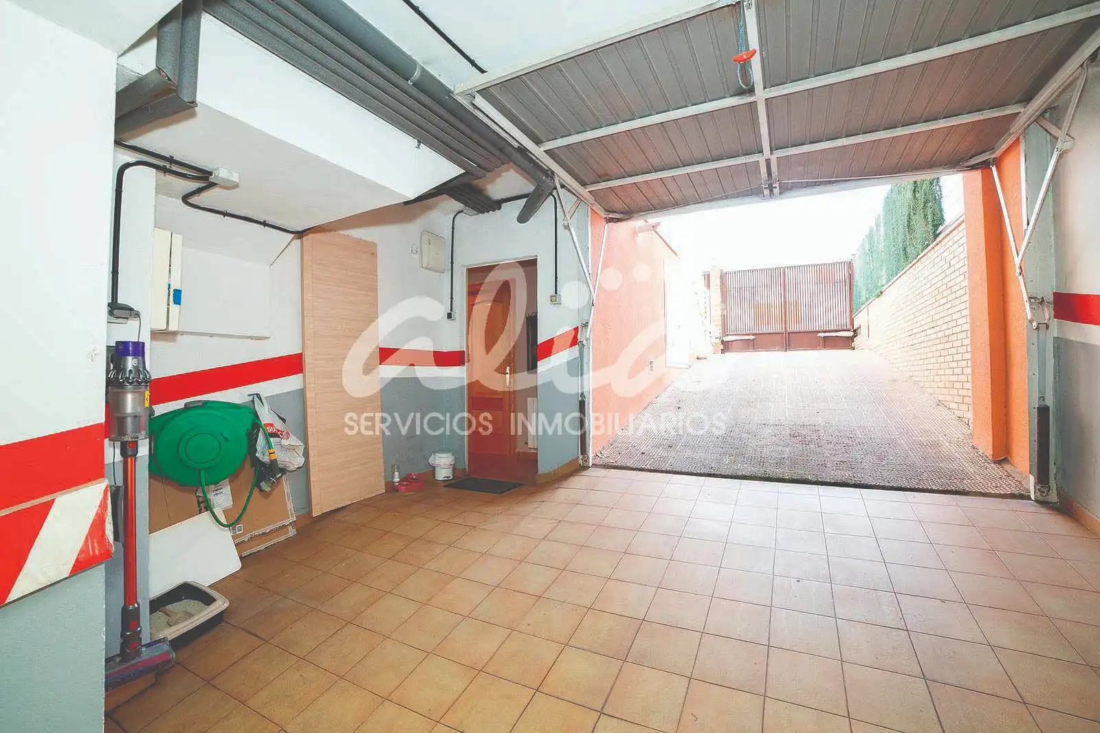 Parking of Detached homes for sale in Pinto  with Air Conditioner, Heating and Terrace