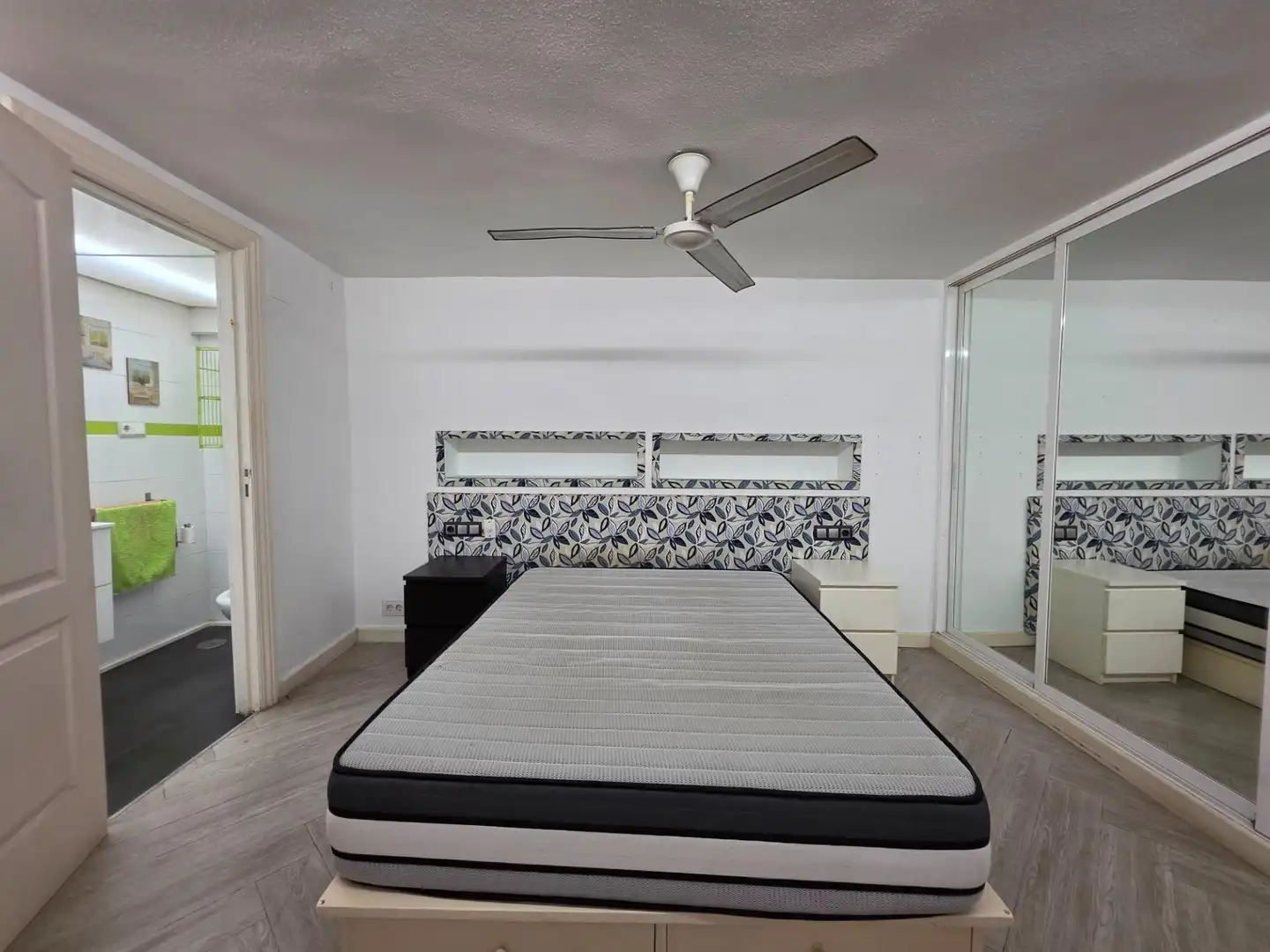 Schlafzimmer von Loft zum Verkauf in Alicante / Alacant mit Klimaanlage und Möbliert