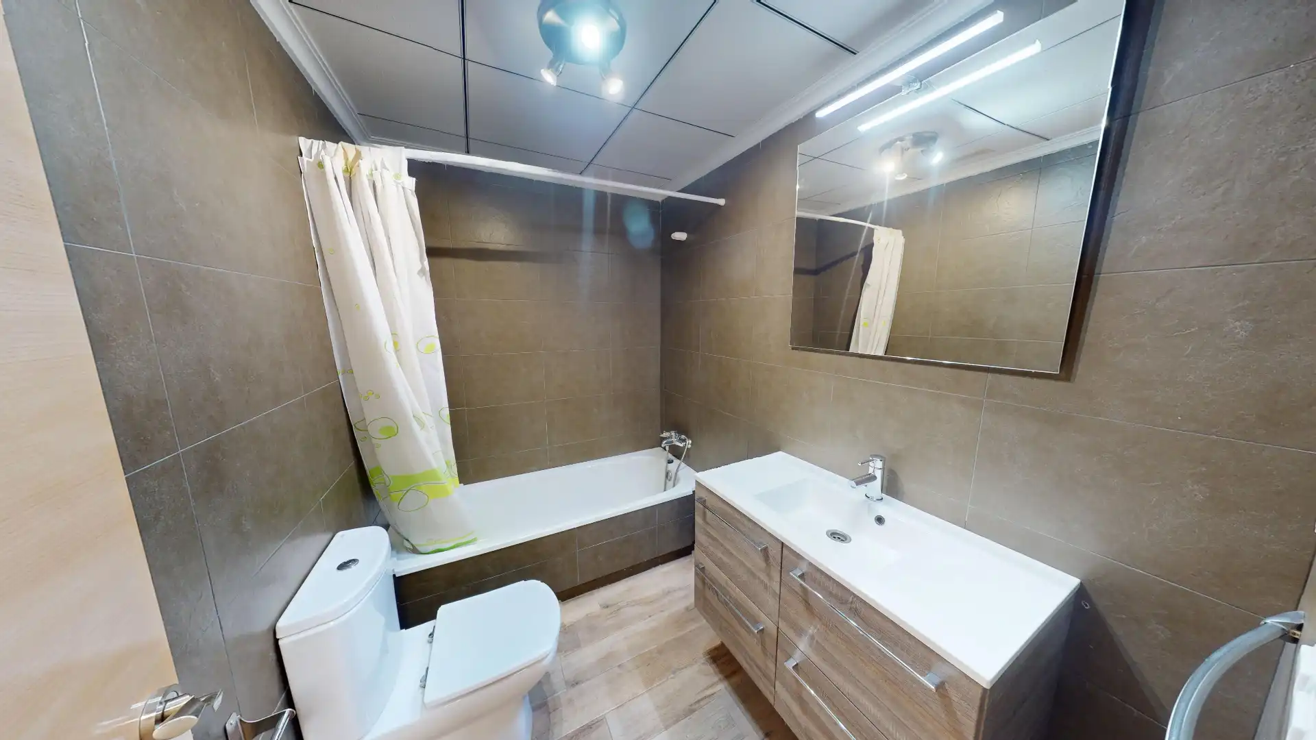 Baño de Piso en venta en Elche / Elx con Aire acondicionado, Calefacción y Terraza