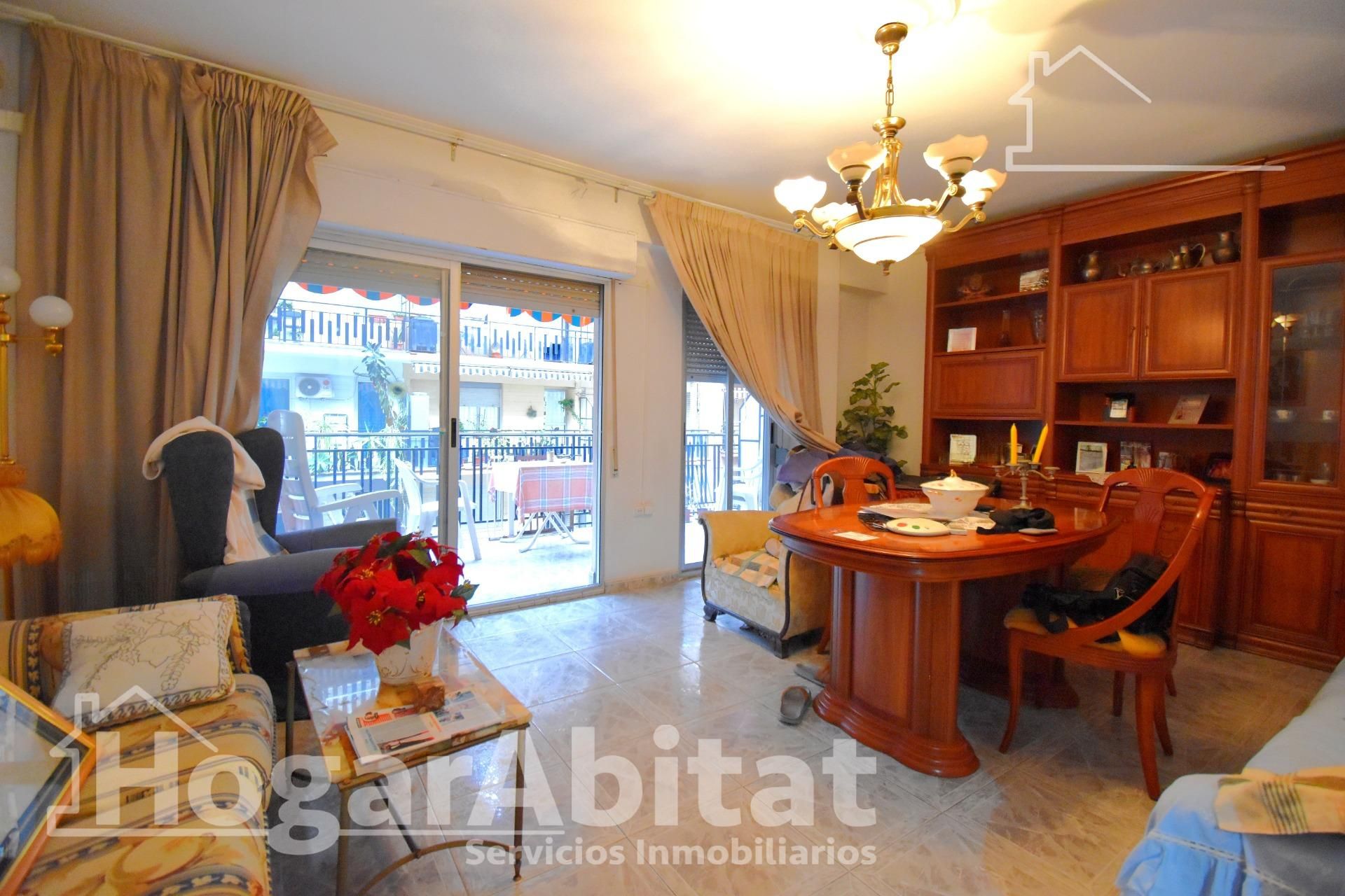 Sala d'estar de Pis en venda en Gandia amb Terrassa i Moblat