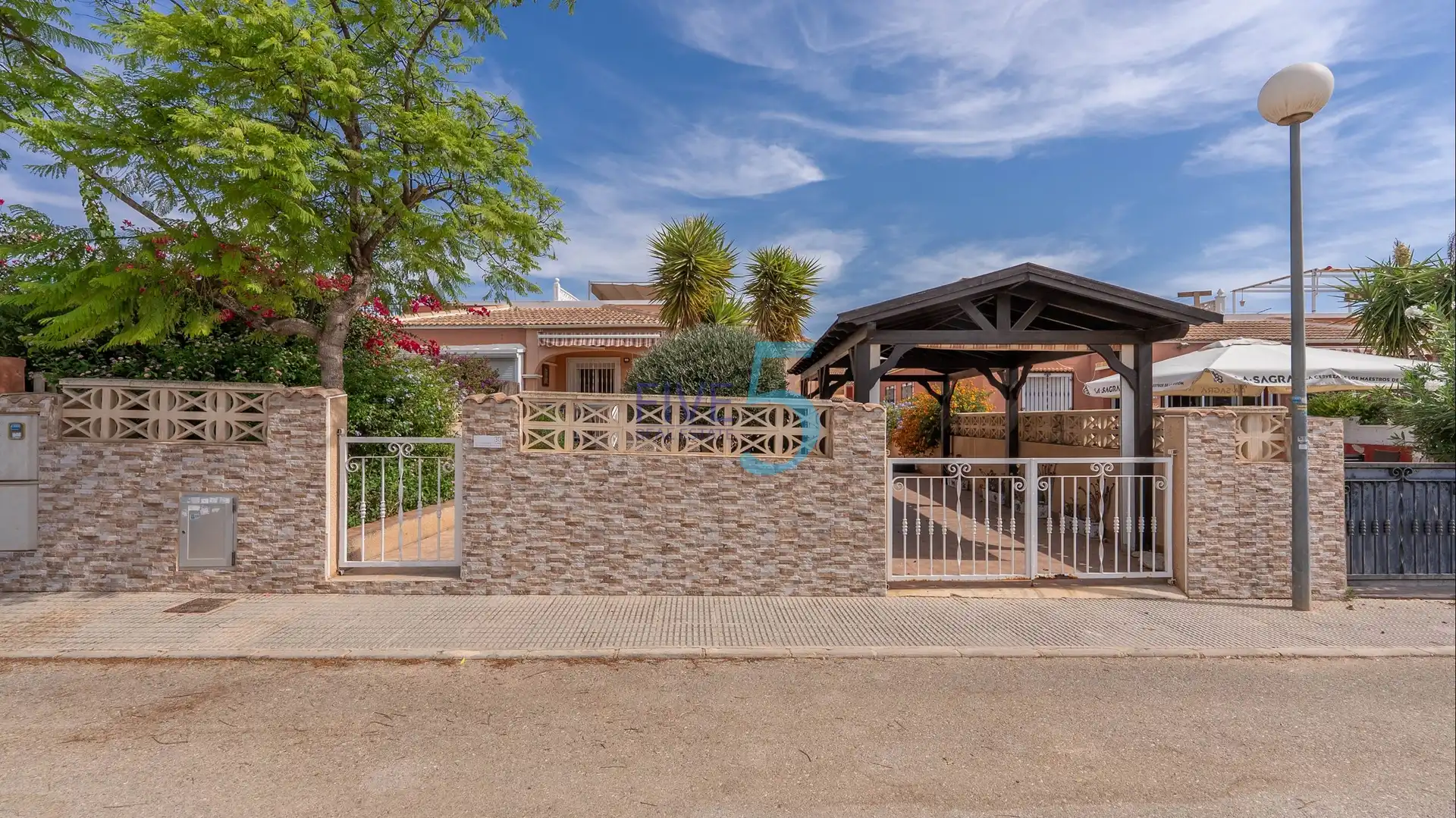 Bungalow amb piscina en venda a Los Montesinos