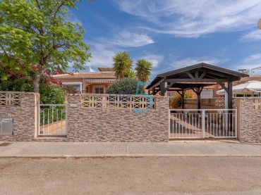 Bungalow amb piscina en venda a Los Montesinos
