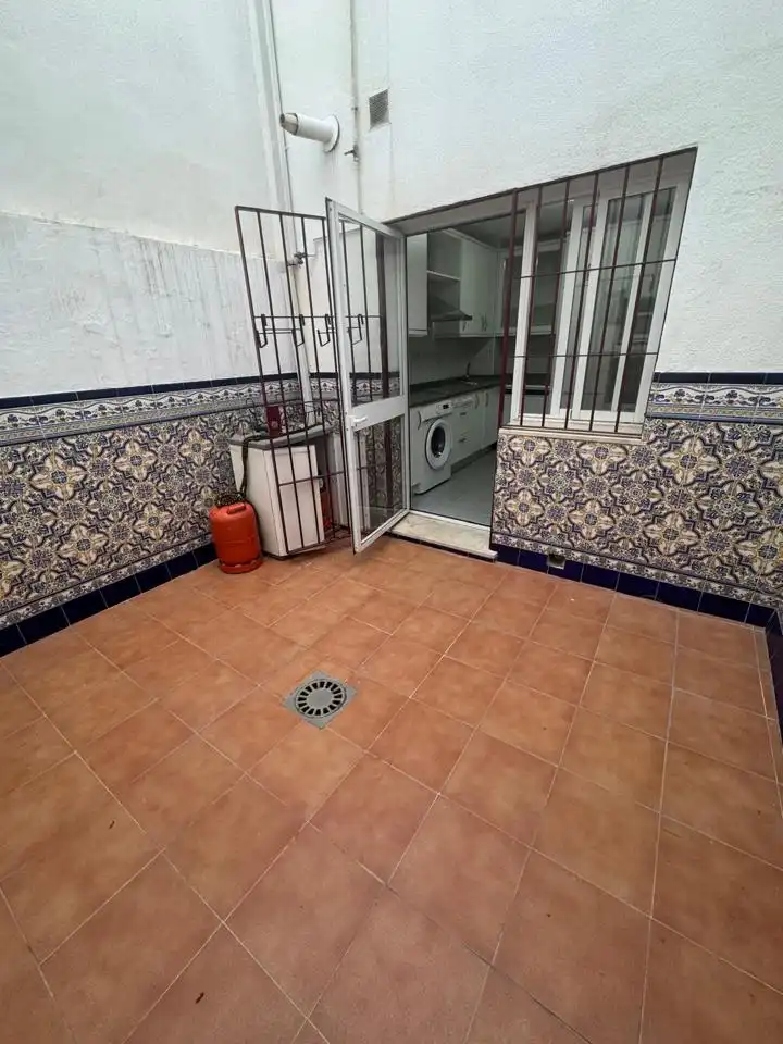 Ground floor with pool to rent in Casco Antiguo, imagen 19