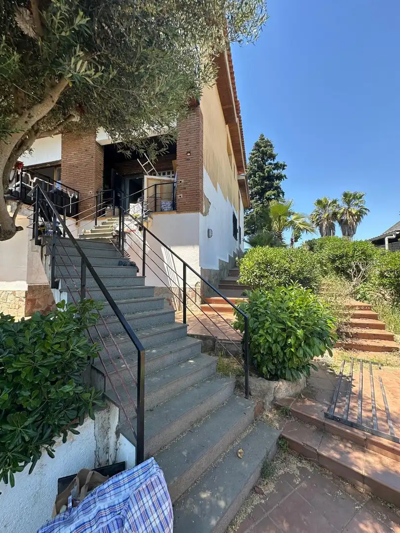 Vista exterior de Casa o xalet en venda en Argentona amb Calefacció, Jardí privat i Balcó
