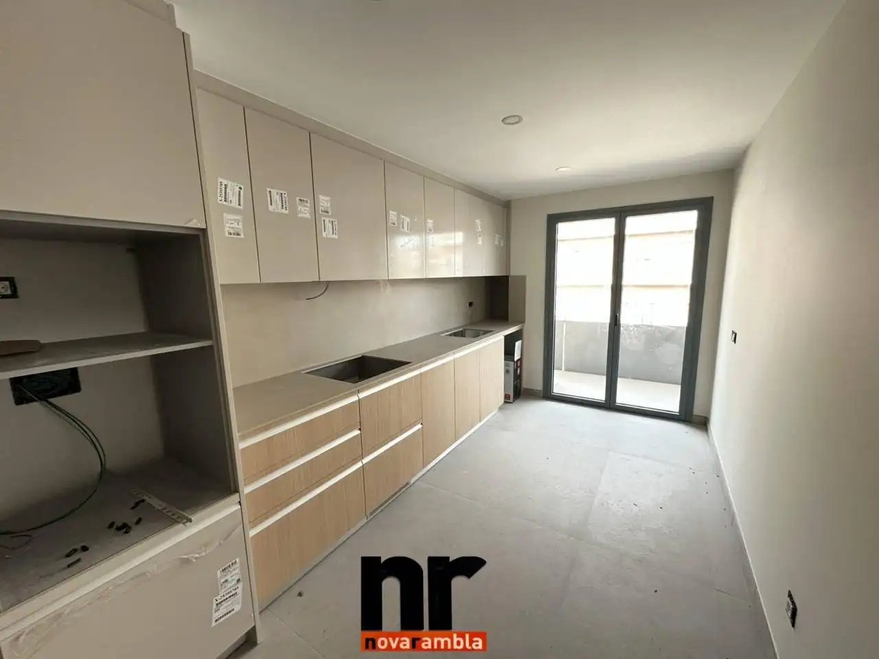 Cuina de Dúplex en venda en Ripollet amb Aire condicionat, Terrassa i Balcó