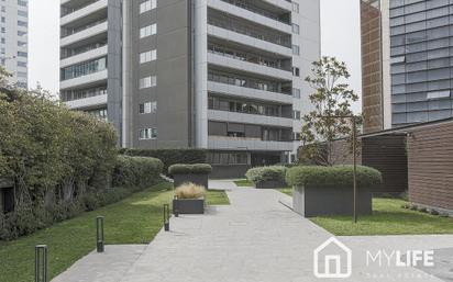 Vista exterior de Apartament en venda en  Barcelona Capital amb Aire condicionat, Terrassa i Piscina