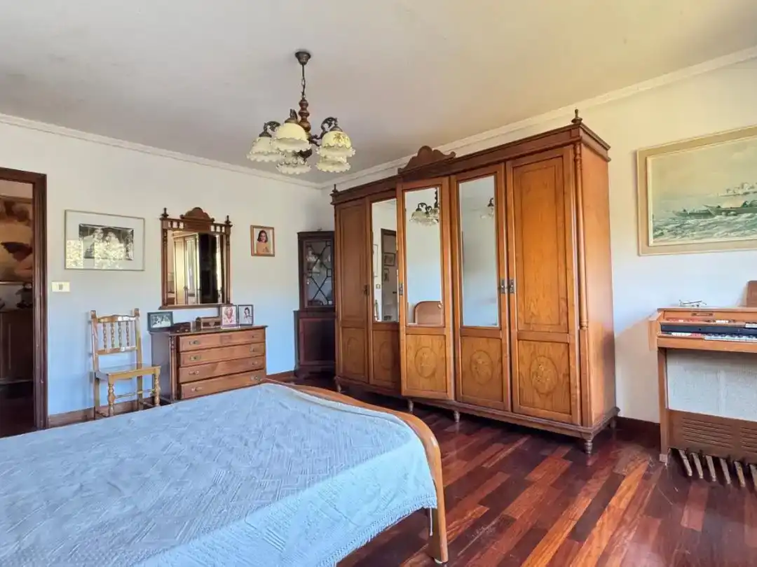 Dormitori de Casa o xalet en venda en Cangas  amb Aire condicionat i Balcó