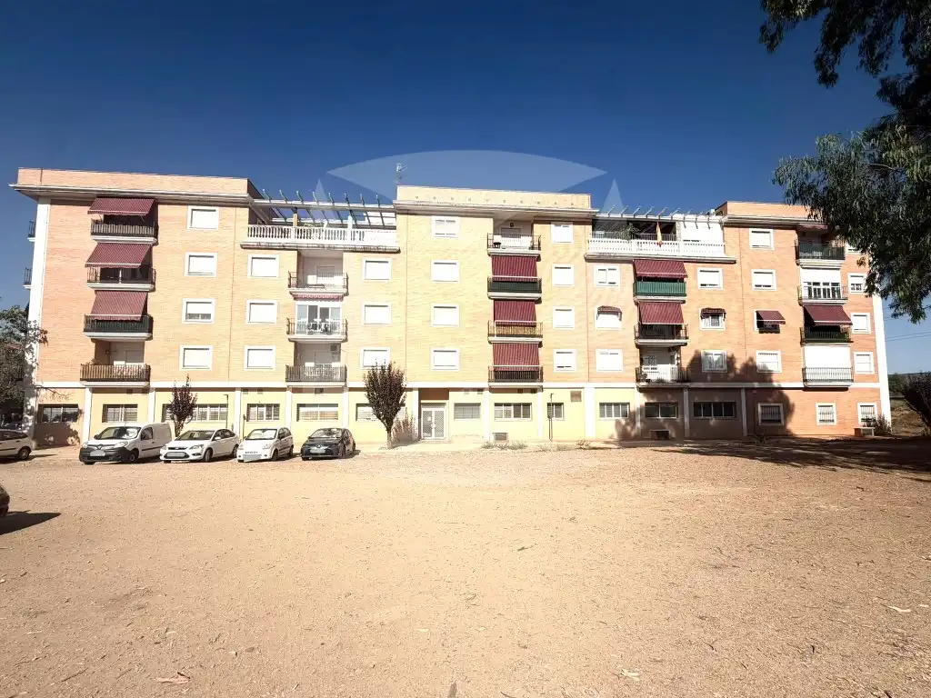Vista exterior de Local de lloguer en Badajoz amb Aire condicionat