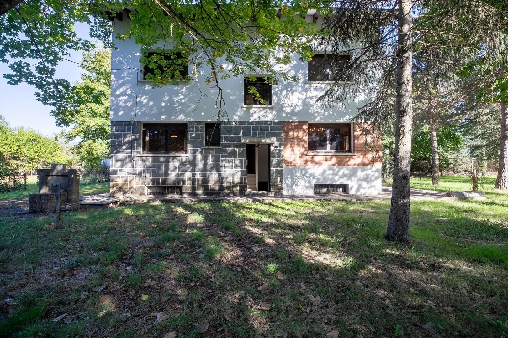 Außenansicht von Country house zum Verkauf in Sabiñánigo mit Heizung, Privatgarten und Terrasse