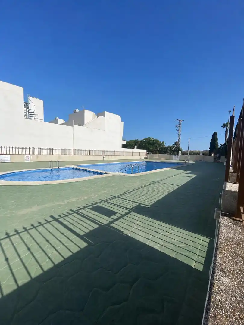 Piscina de Planta baja en venta en Daya Vieja con Aire acondicionado, Terraza y Amueblado