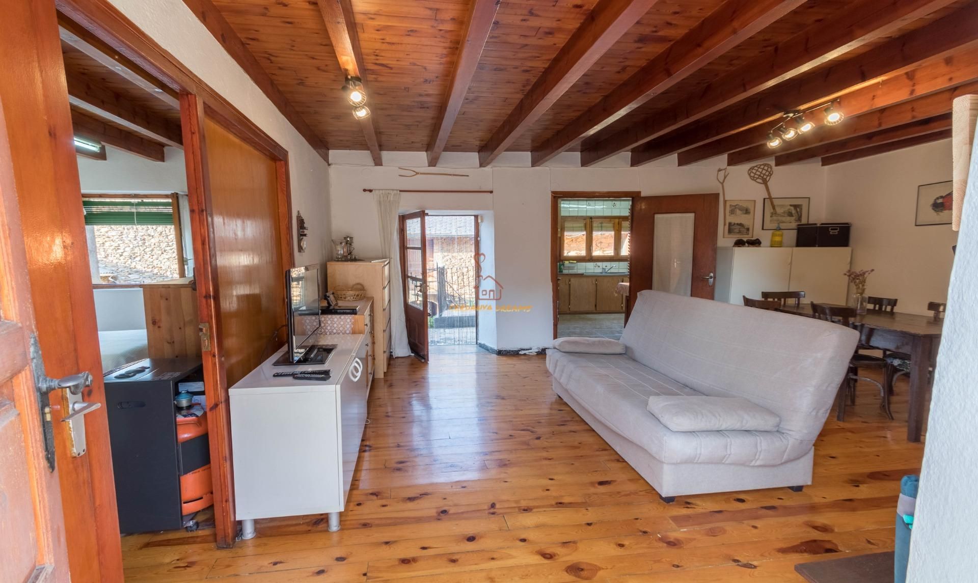 Sala d'estar de Casa o xalet en venda en Isòvol amb Parquet, Terrassa i Traster