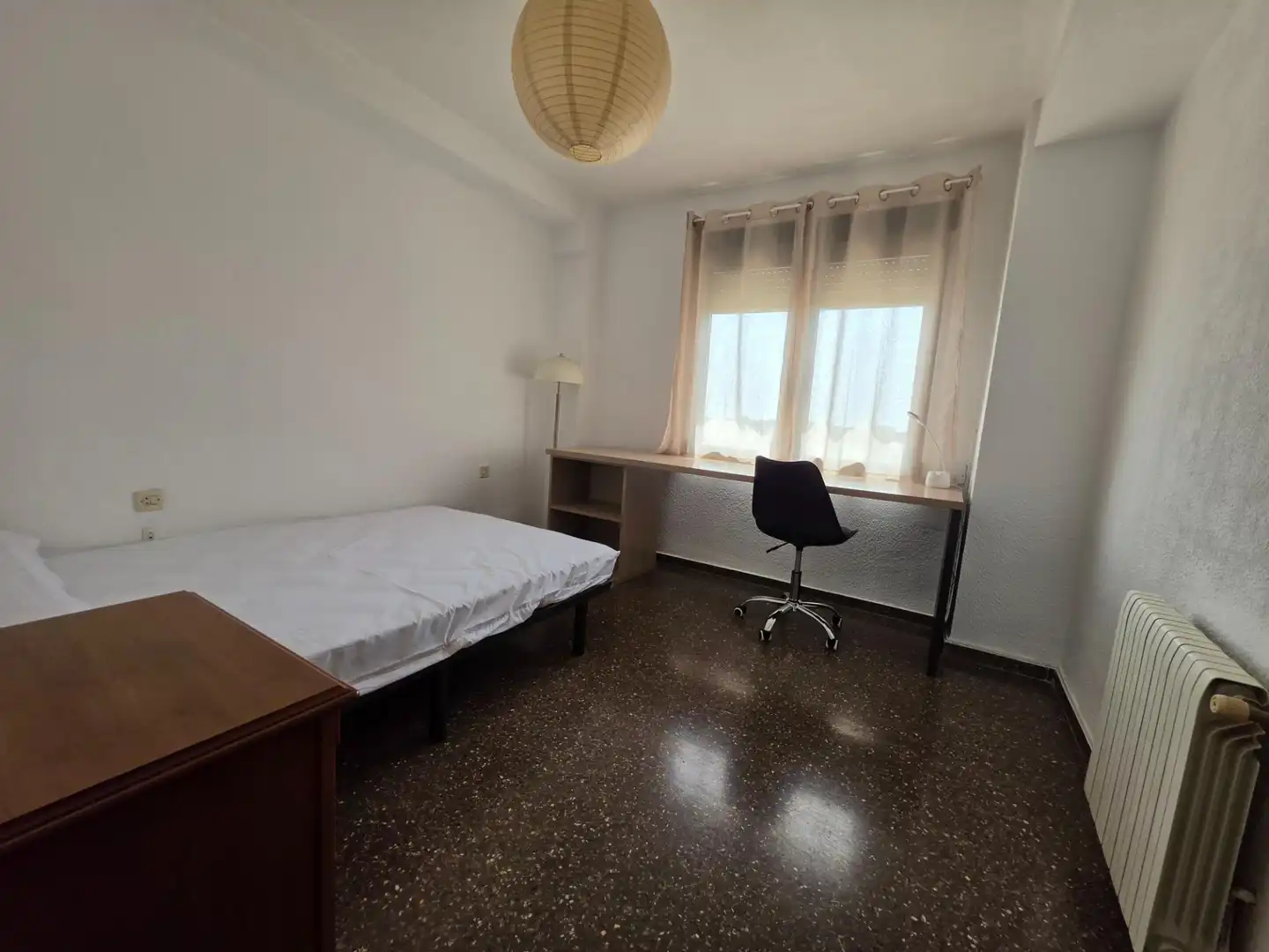 Bedroom of Flat for rent in Valencia  with Air Conditioner, Heating and Balcony