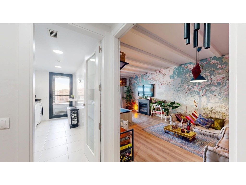 Flat for sale in  Valencia Capital  with Air Conditioner, Private garden and Terrace