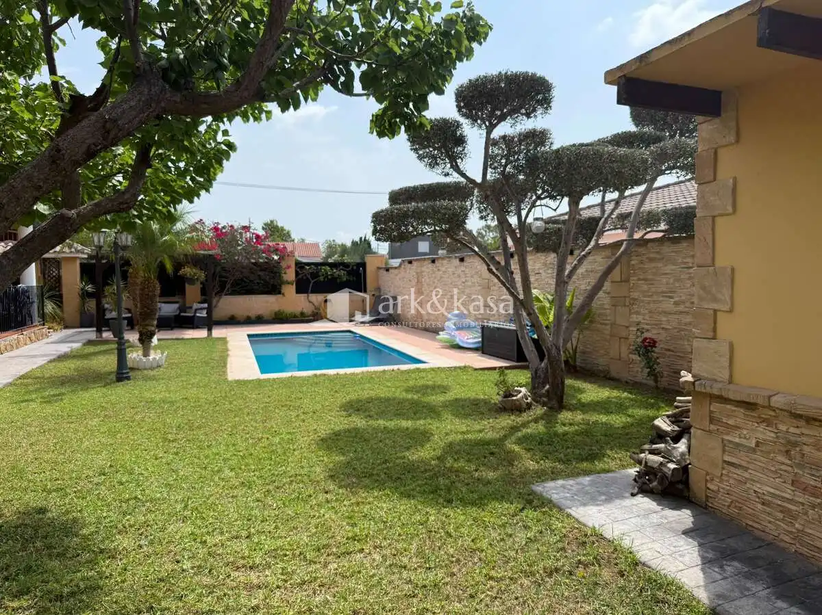 Houses for sale in Llíria  with Air Conditioner, Heating and Private garden
