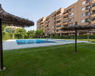 Piscina de Àtic en venda en  Granada Capital amb Calefacció, Jardí privat i Terrassa
