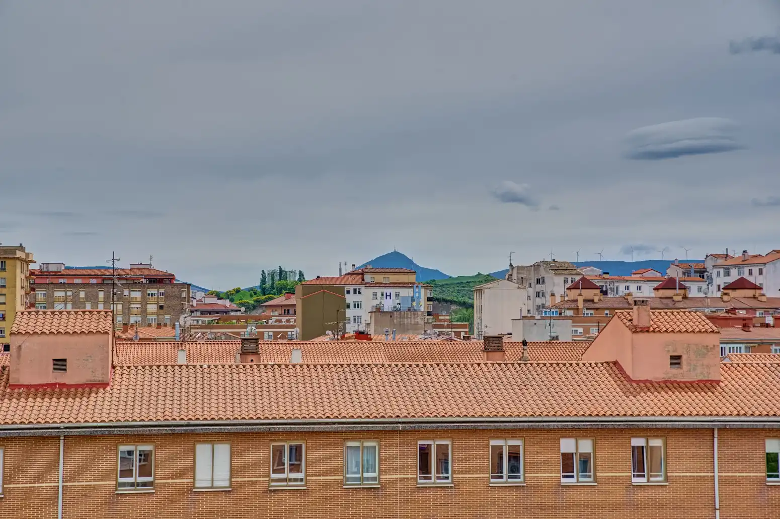 Vista exterior de Piso en venta en Burlada / Burlata con Calefacción, Parquet y Terraza