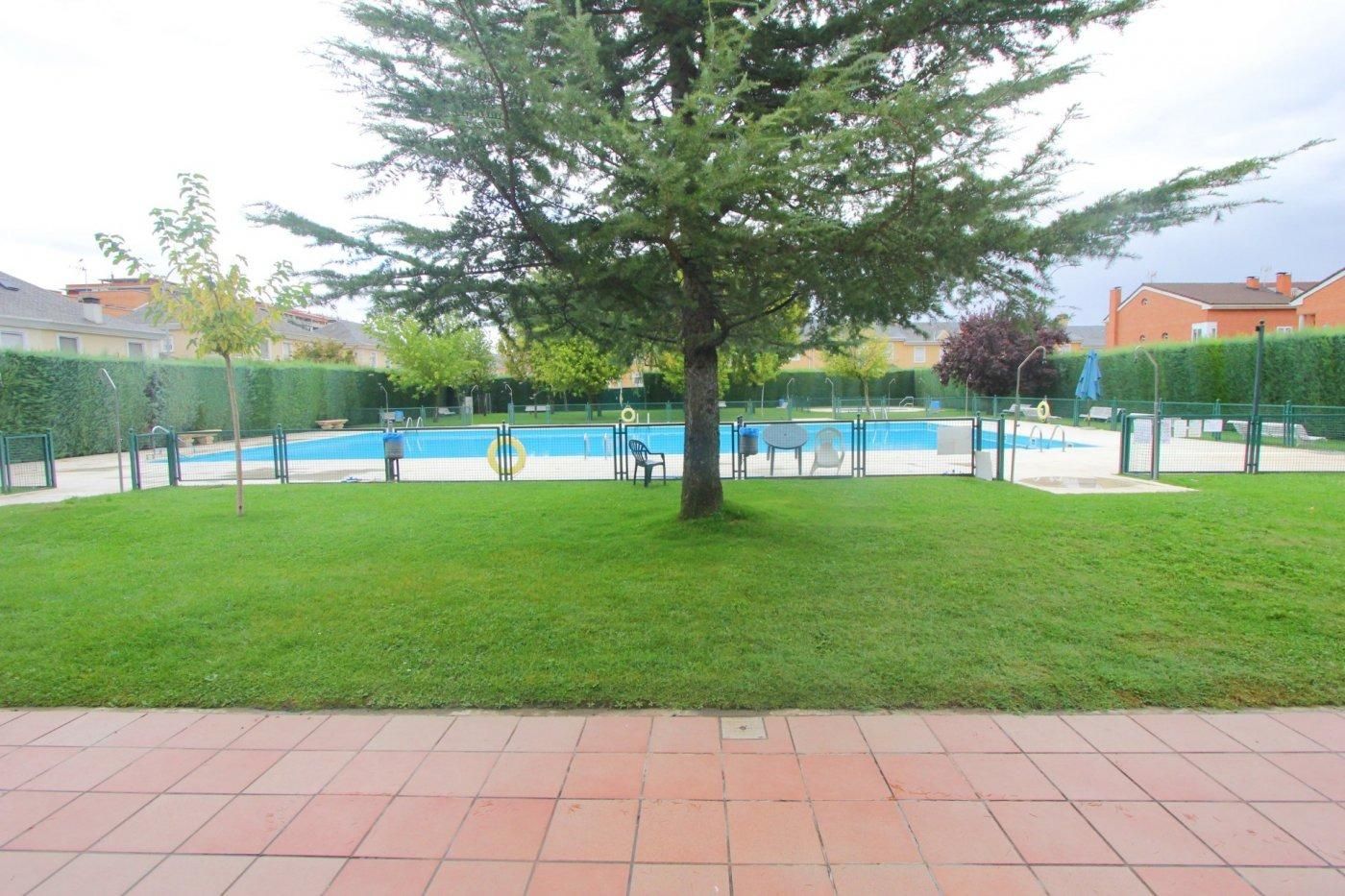 Swimming pool of Single-family semi-detached for sale in Torrejón de Ardoz  with Heating, Private garden and Community pool