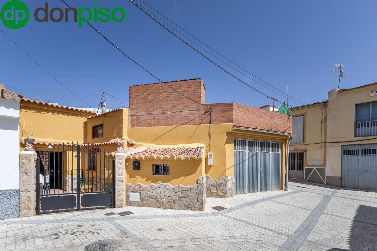 Vista exterior de Finca rústica en venda en Guadix amb Terrassa i Traster